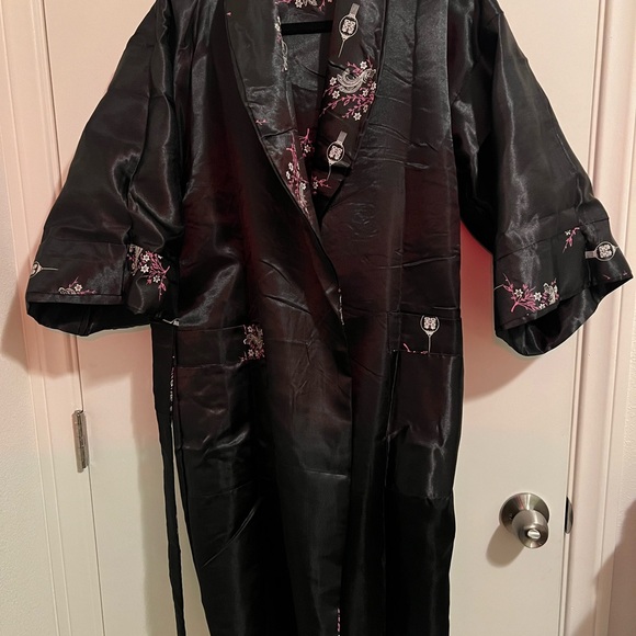 Reversible Silk Robe - Picture 2 of 9
